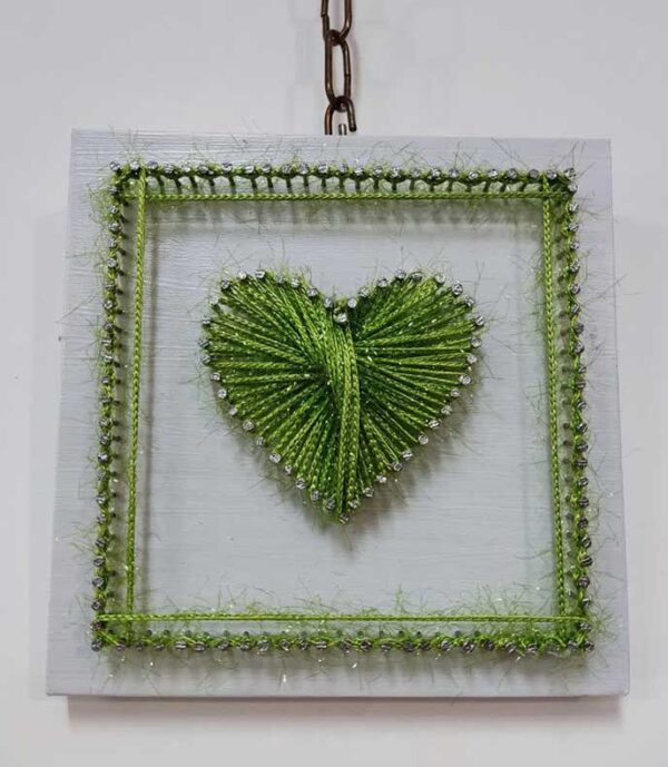 تابلو میخ و نخ طرح قلب سبز