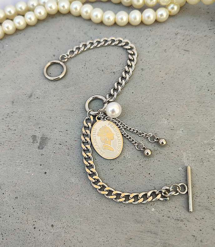 15% - 2025-09-27T105353.859 دستبند استیل زنانه با قفل تیفانی